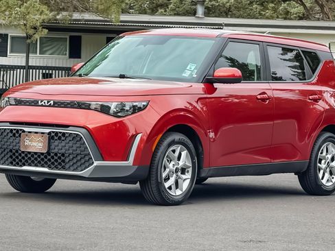 Used 2024 Kia Soul LX w/ Option Group 015 FWD image 9
