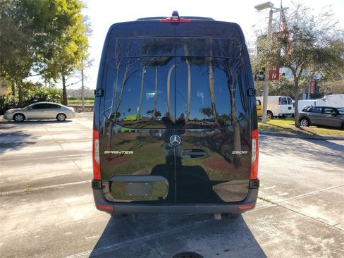 Used 2024 Mercedes-Benz Sprinter 2500 image 5