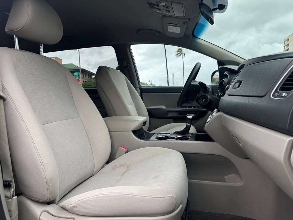 Used 2021 Kia Sedona LX FWD image 9