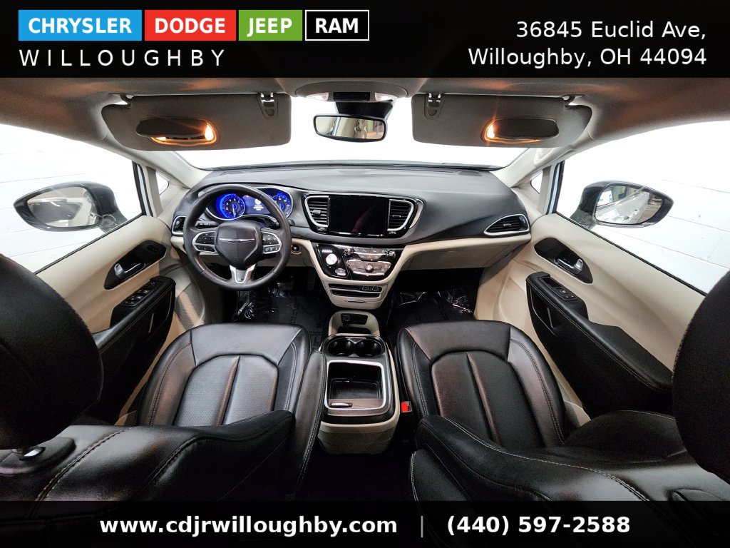 Used 2024 Chrysler Pacifica Touring-L FWD image 27
