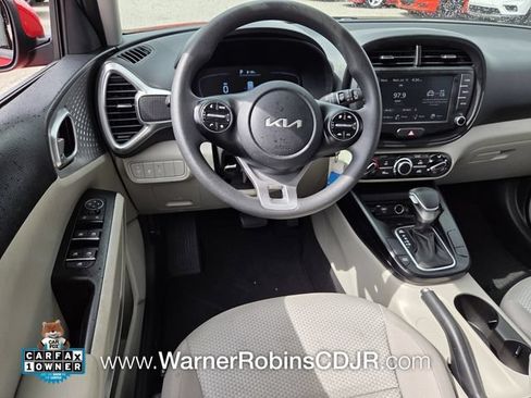 Used 2025 Kia Soul LX w/ LX Technology Package FWD image 9