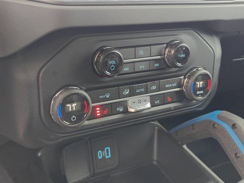 Used 2024 Ford Bronco Black Diamond image 21