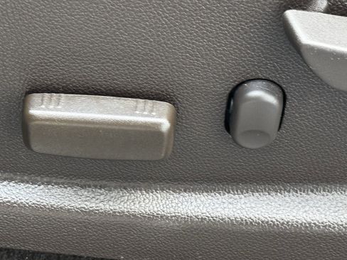 Used 2022 GMC Canyon Denali image 26