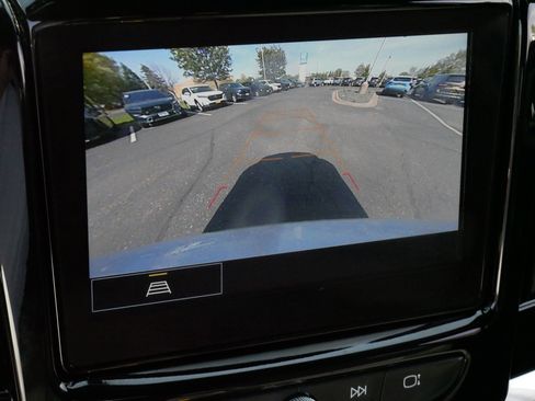 Used 2023 Chevrolet Traverse LT FWD image 28