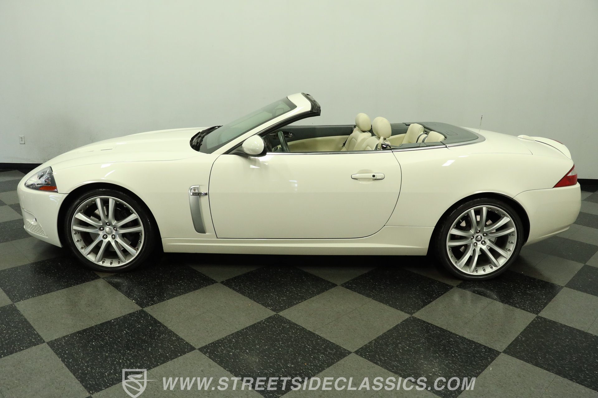 Used 2007 Jaguar XKR R RWD image 2