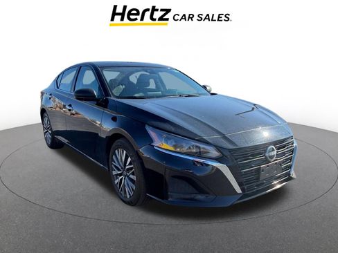Used 2025 Nissan Altima 2.5 SV image 1