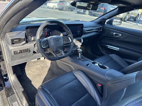 Used 2025 Ford Mustang Premium image 14