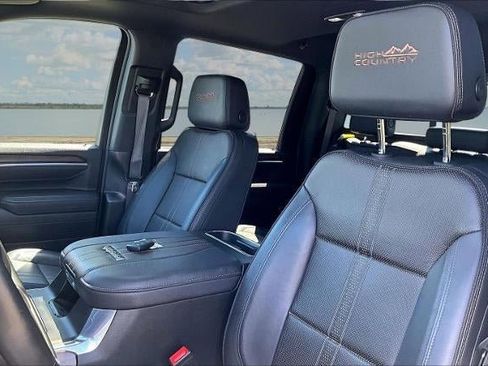 Used 2025 Chevrolet Silverado 2500 High Country w/ Technology Package AWD/4WD image 21