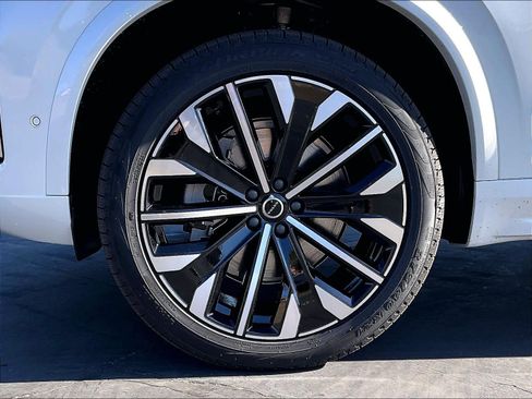 New 2026 Volvo XC90 B6 Ultra w/ Protection Package image 14