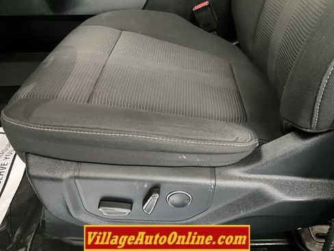 Used 2017 Ford F150 XLT w/ Equipment Group 302A Luxury AWD/4WD image 18