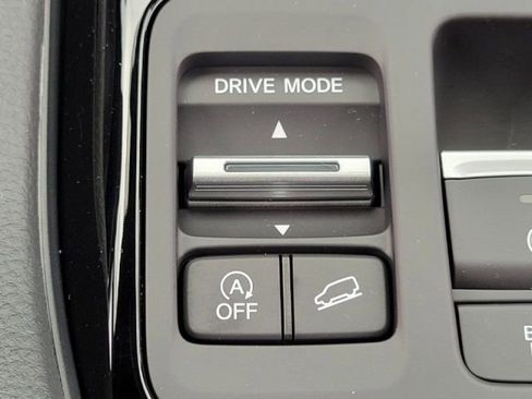 Certified 2025 Honda Pilot Black Edition image 15