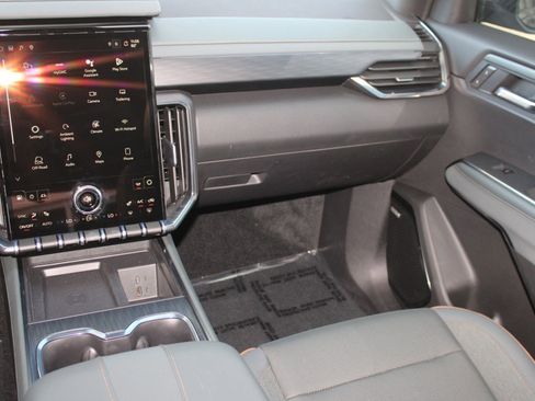 Used 2026 GMC Acadia AT4 AWD/4WD image 29