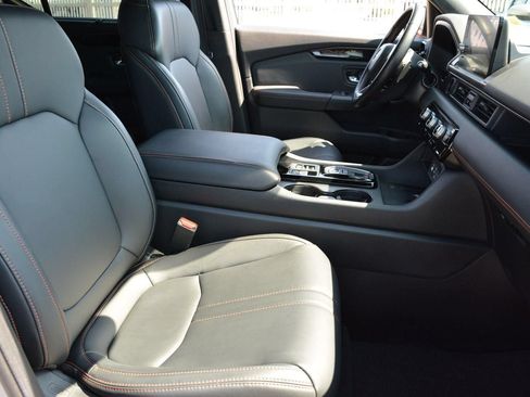 Used 2025 Honda Pilot TrailSport image 20