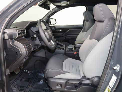 Used 2025 Toyota Tacoma TRD Off-Road image 11