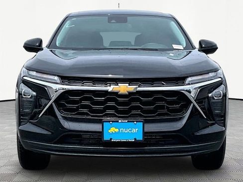New 2026 Chevrolet Trax LS w/ LS Convenience Package FWD image 2