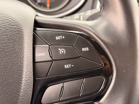 Used 2019 Jeep Cherokee Latitude Plus FWD image 25