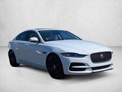 Used 2020 Jaguar XE S image 3