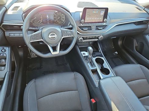 Used 2024 Nissan Altima 2.5 SV image 11