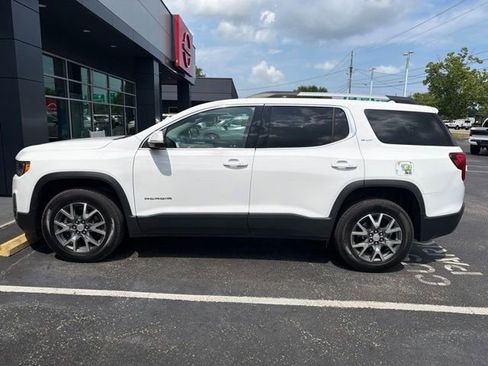 Used 2023 GMC Acadia SLT FWD image 2