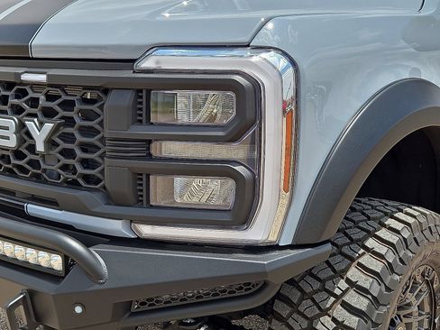Used 2024 Ford F250 Lariat w/ Lariat Ultimate Package AWD/4WD image 10