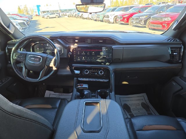Used 2022 GMC Sierra 1500 AT4 w/ AT4 Premium Package AWD/4WD image 3