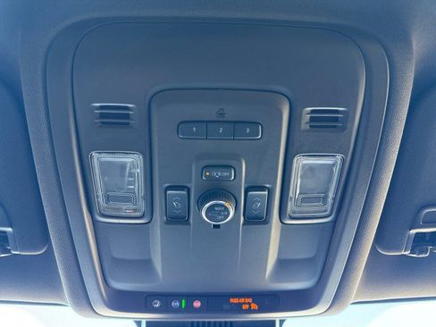 Used 2024 GMC Yukon SLT w/ SLT Luxury Package AWD/4WD image 24