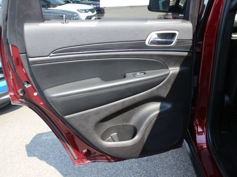 Used 2021 Jeep Grand Cherokee Limited AWD/4WD image 23