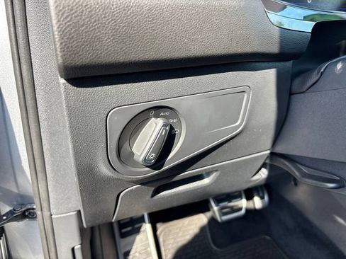 Used 2023 Volkswagen Tiguan SE R-Line AWD/4WD image 17