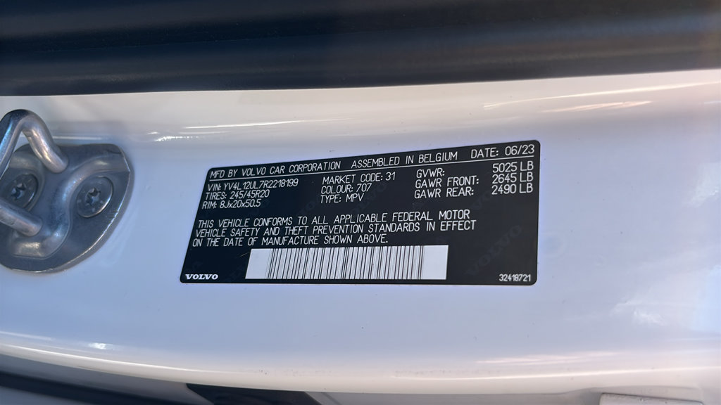 Certified 2024 Volvo XC40 B5 Plus w/ Climate Package AWD/4WD image 33