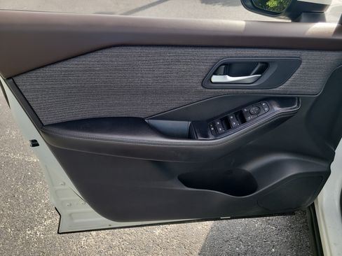 Used 2023 Nissan Rogue SV FWD image 17