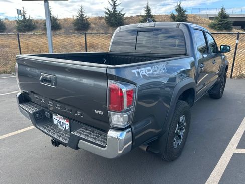 Used 2023 Toyota Tacoma TRD Off-Road AWD/4WD image 4