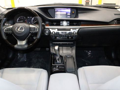 Used 2018 Lexus ES 350 image 31