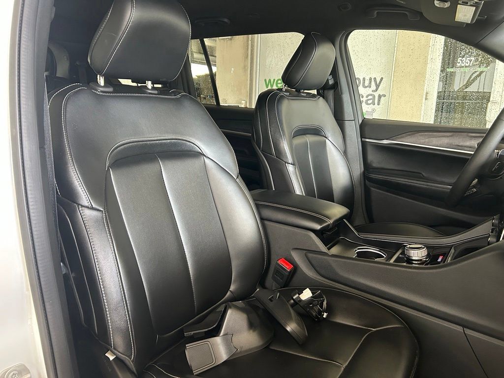 Used 2024 Jeep Grand Cherokee L Limited w/ Black Appearance Package RWD image 22