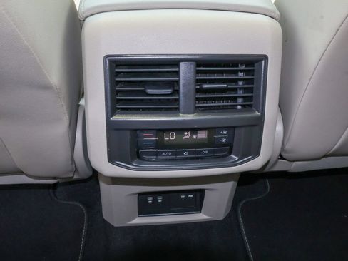 Used 2023 Volkswagen Atlas SE w/ Panoramic Sunroof Package AWD/4WD image 18