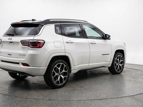 Used 2025 Jeep Compass Limited AWD/4WD image 9