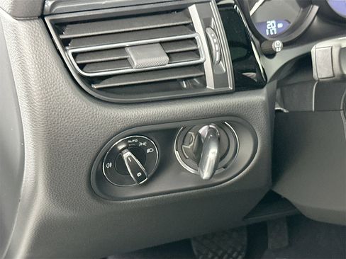 New 2026 Porsche Macan image 34