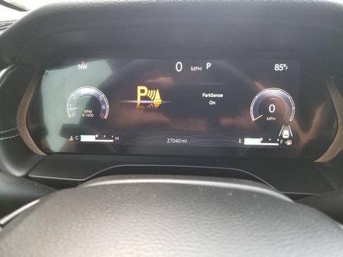 Used 2024 Jeep Grand Cherokee Altitude AWD/4WD image 27