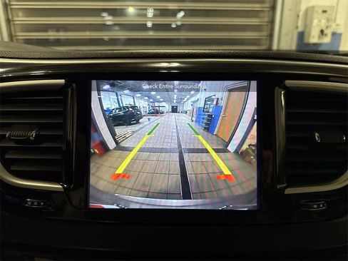 Used 2018 Chrysler Pacifica Touring-L image 25