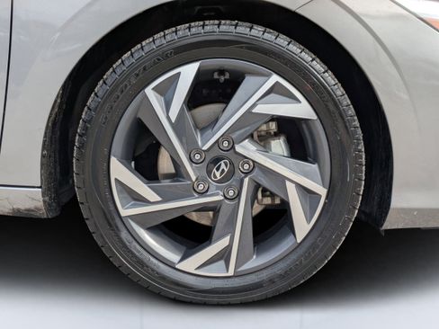 Certified 2025 Hyundai Elantra Limited image 11