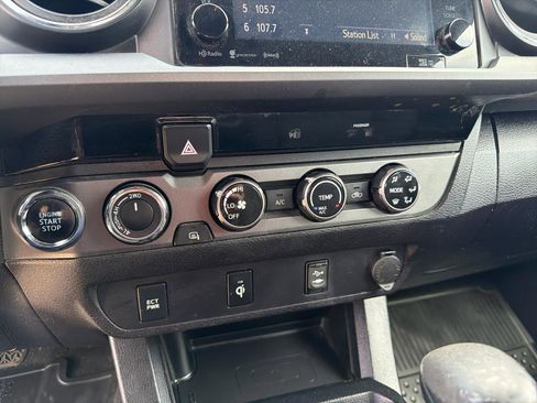 Used 2017 Toyota Tacoma TRD Off-Road w/ Tow Package (A/T) image 30