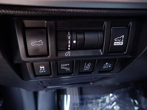 Used 2018 Subaru Outback 2.5i Limited AWD/4WD image 18