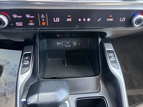 Used 2024 Kia Sorento S image 36