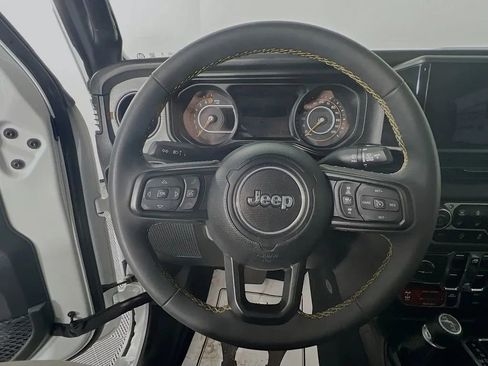 Used 2024 Jeep Gladiator Sport image 12