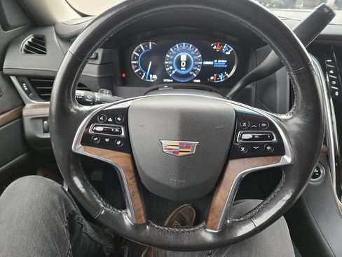Used 2020 Cadillac Escalade Luxury image 19
