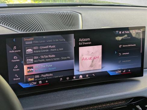 Used 2025 BMW 330i Sedan w/ M Sport Package image 12