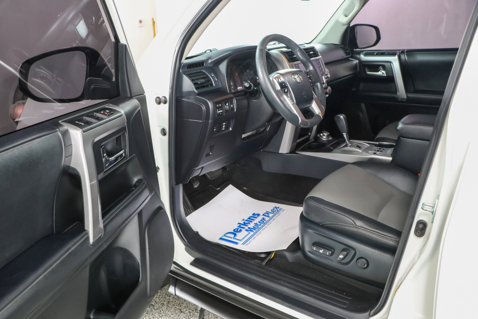 Used 2021 Toyota 4Runner SR5 Premium w/ Moonroof Package AWD/4WD image 3