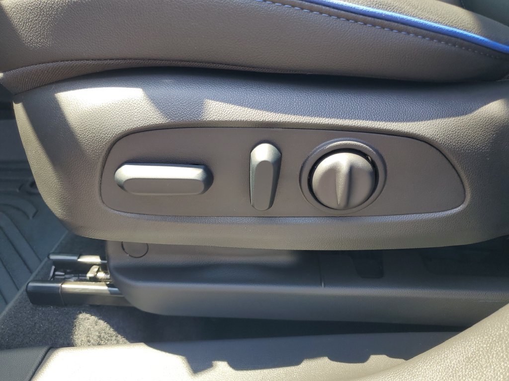 Used 2025 Buick Encore GX Sport Touring w/ Comfort Package FWD image 7