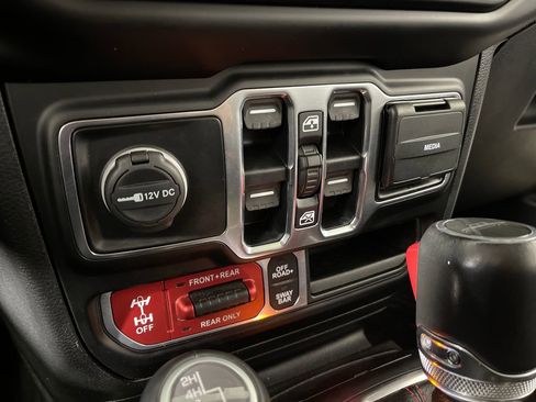 Used 2020 Jeep Gladiator Rubicon AWD/4WD image 31