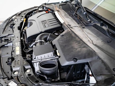 Used 2023 Land Rover Range Rover Evoque R-Dynamic SE image 40