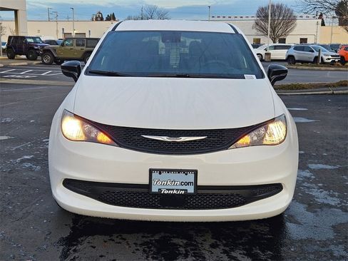 New 2026 Chrysler Voyager LX image 9